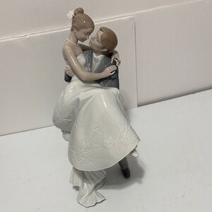 Lladro Romantic Couple in White and Tan